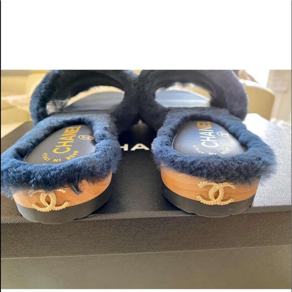 ‼️ SOLD ‼️ New - Fur Lambskin CC Mules Sandals - Picture 3 of 12